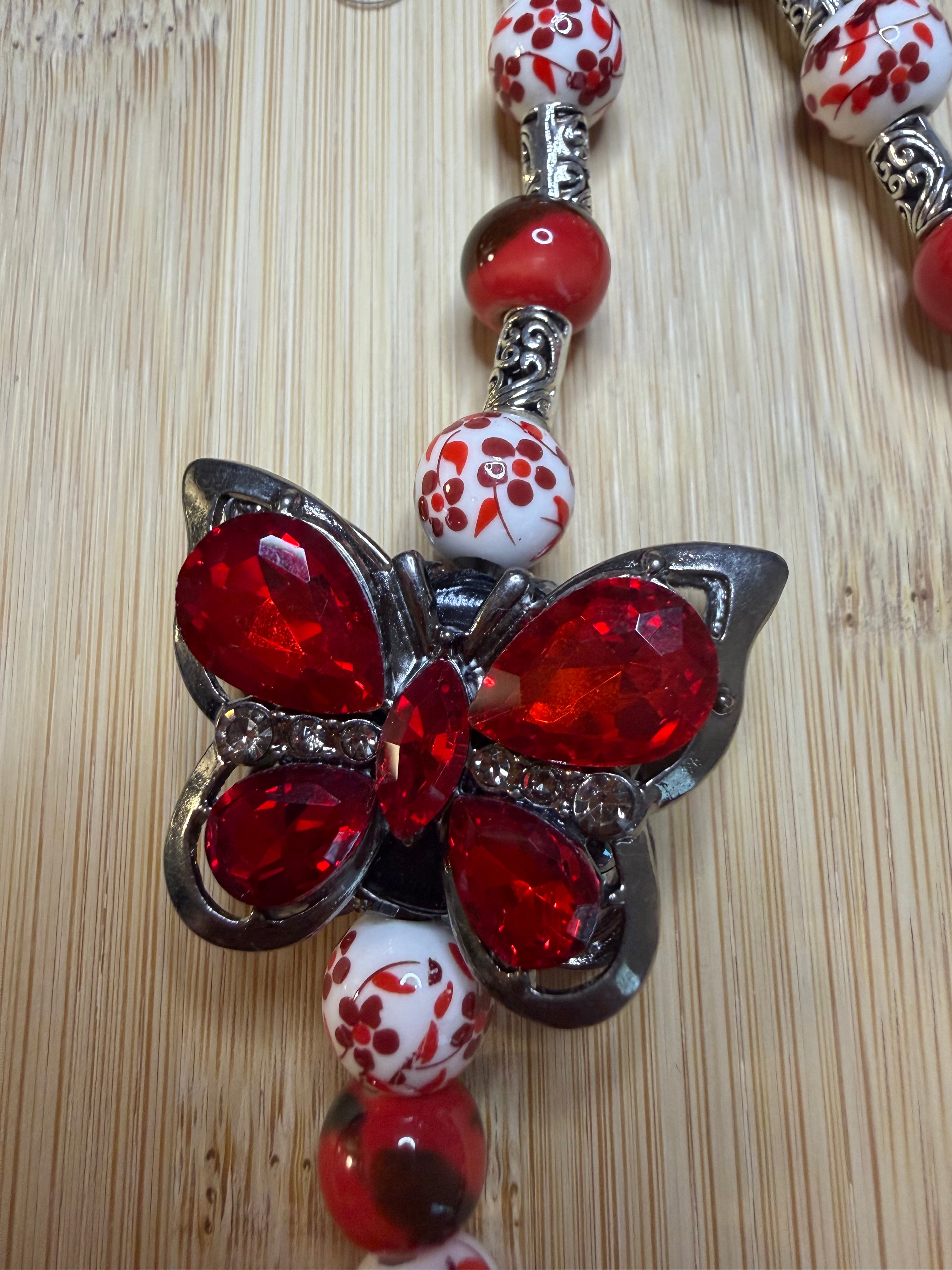 🦋 Bijou de téléphone / Bijou de sac – Papillon Rubis