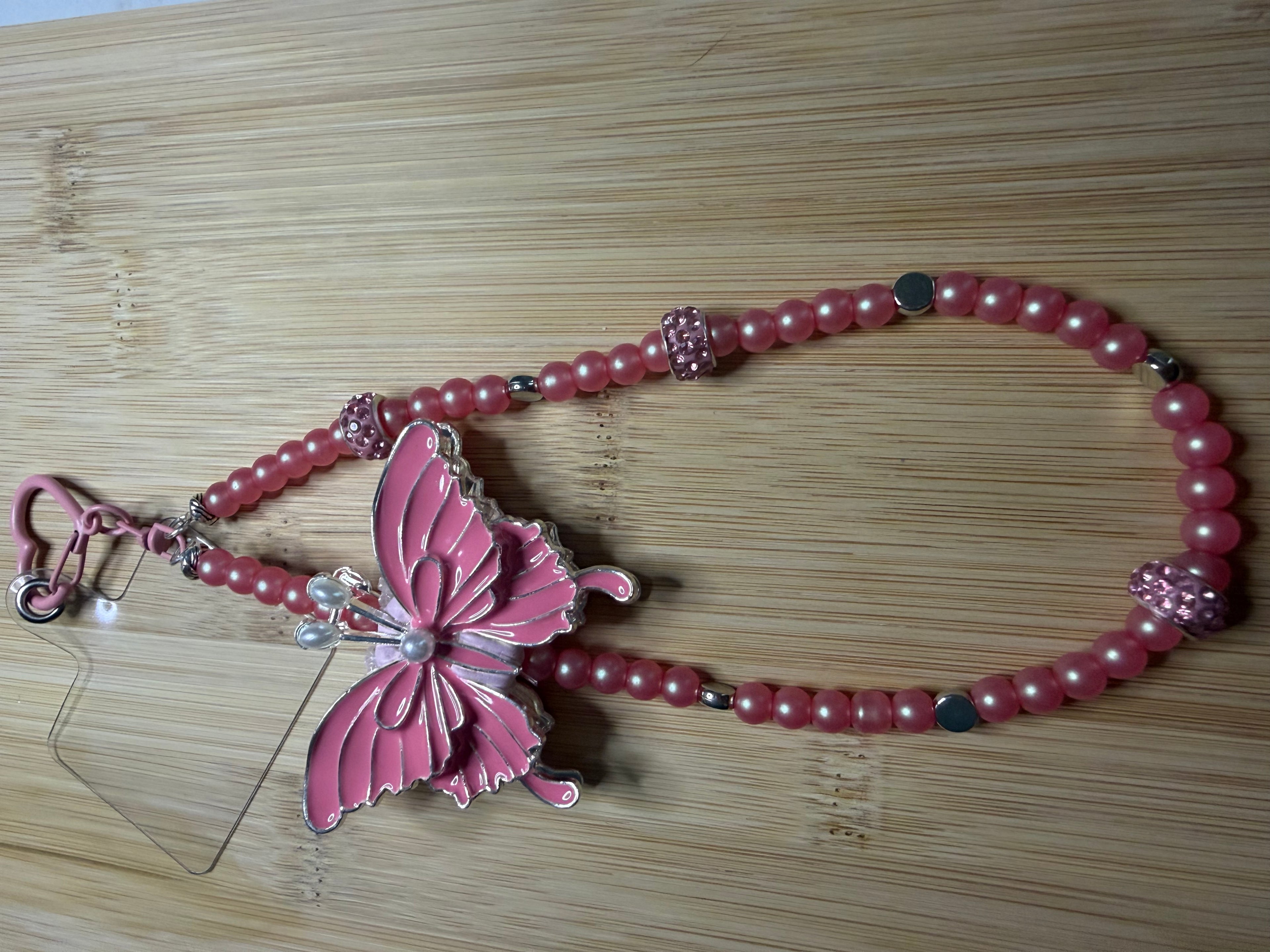 🦋 Bijou de téléphone “Papillon Rose” – 13 € 🦋