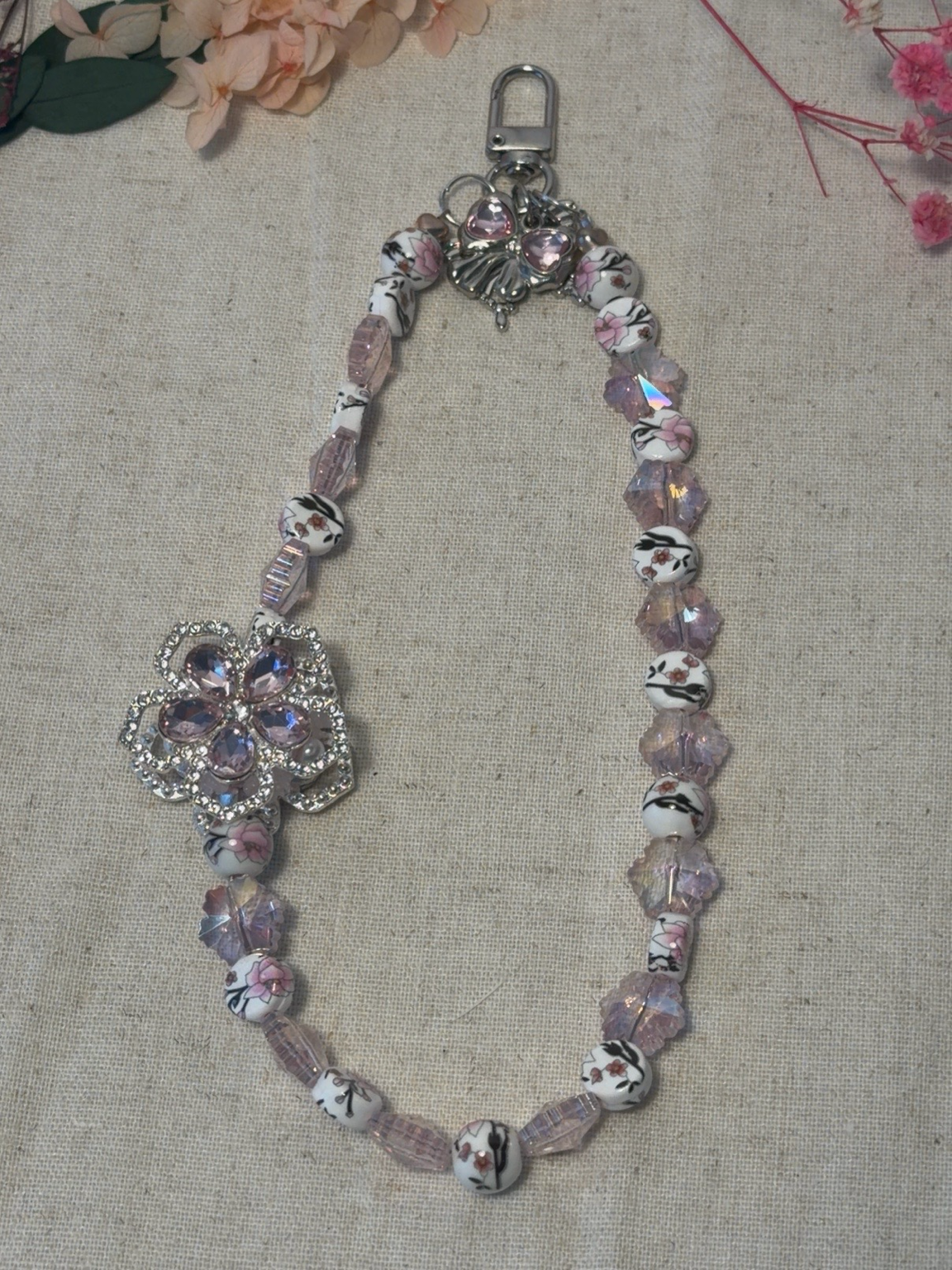 🌸 Bijou de téléphone en perles céramique – Fleur Cristal Rose