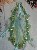 Bijou de téléphone fleuri vert & bleu – Perles scintillantes et rubans – Fait main