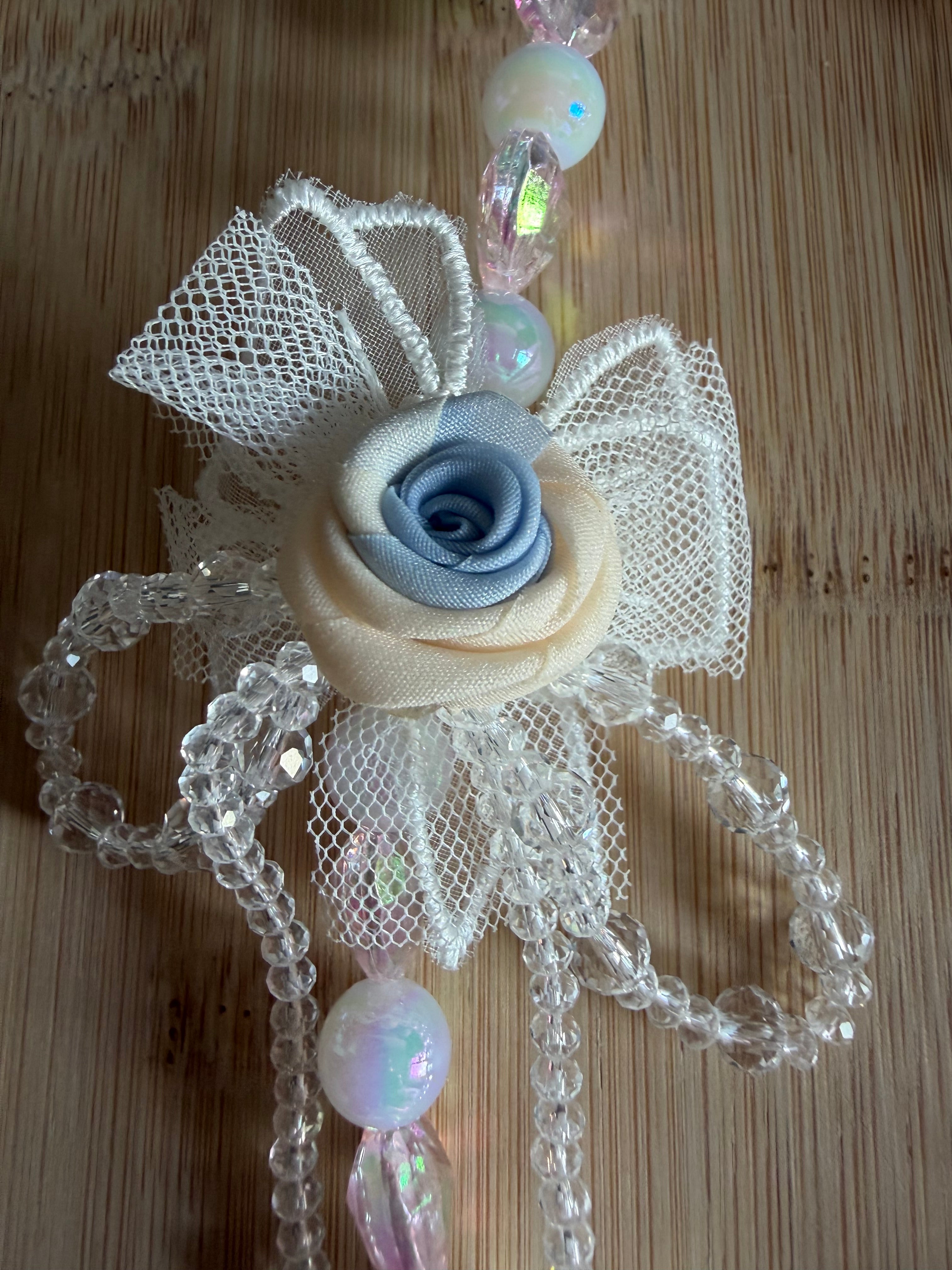 Bijou de téléphone – Rose Bleue Élégance
