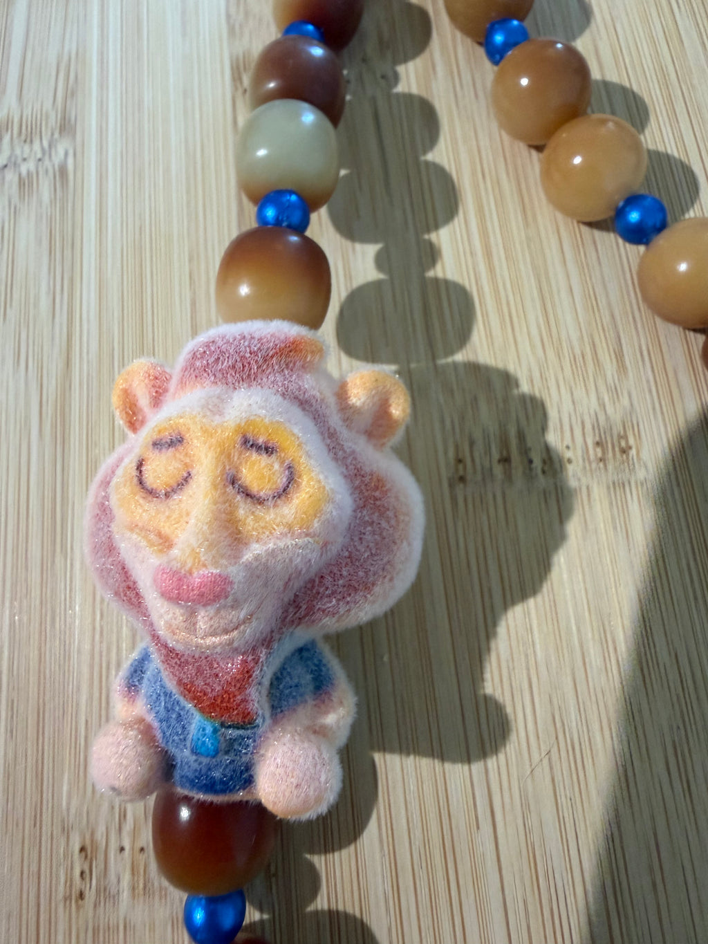 Bijou de téléphone – Lion en velours