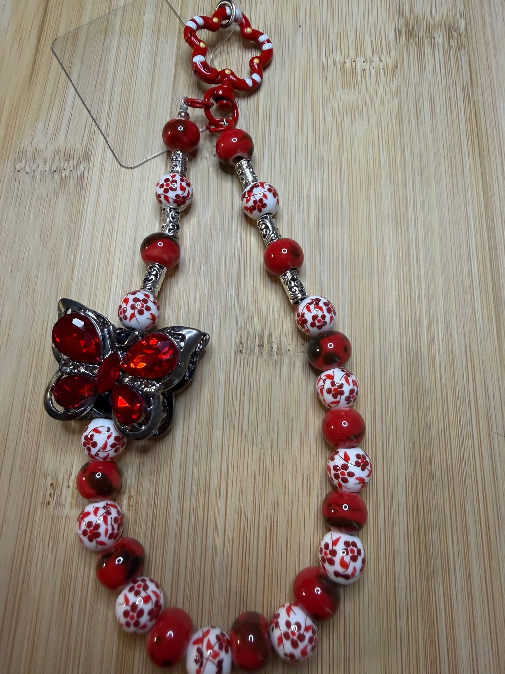 🦋 Bijou de téléphone / Bijou de sac – Papillon Rubis