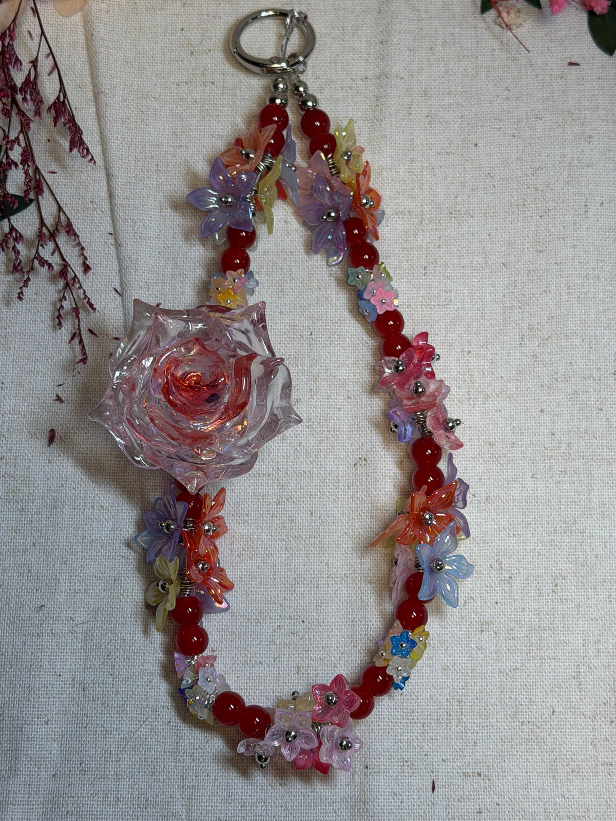 Bijou de téléphone Rose Fleurie – Création artisanale colorée