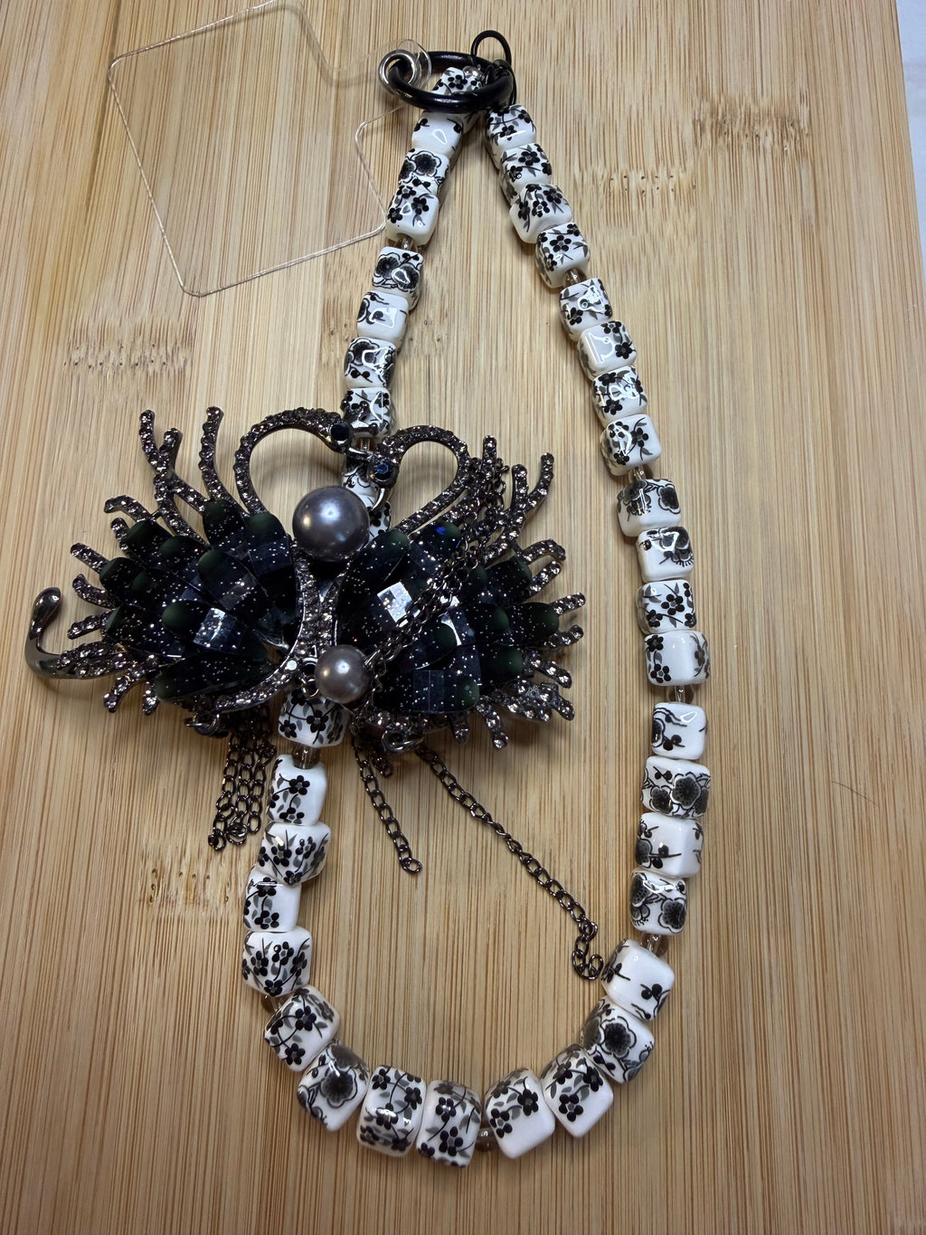 🦢 Bijou de téléphone / Bijou de sac – Élégance Cygne Noir