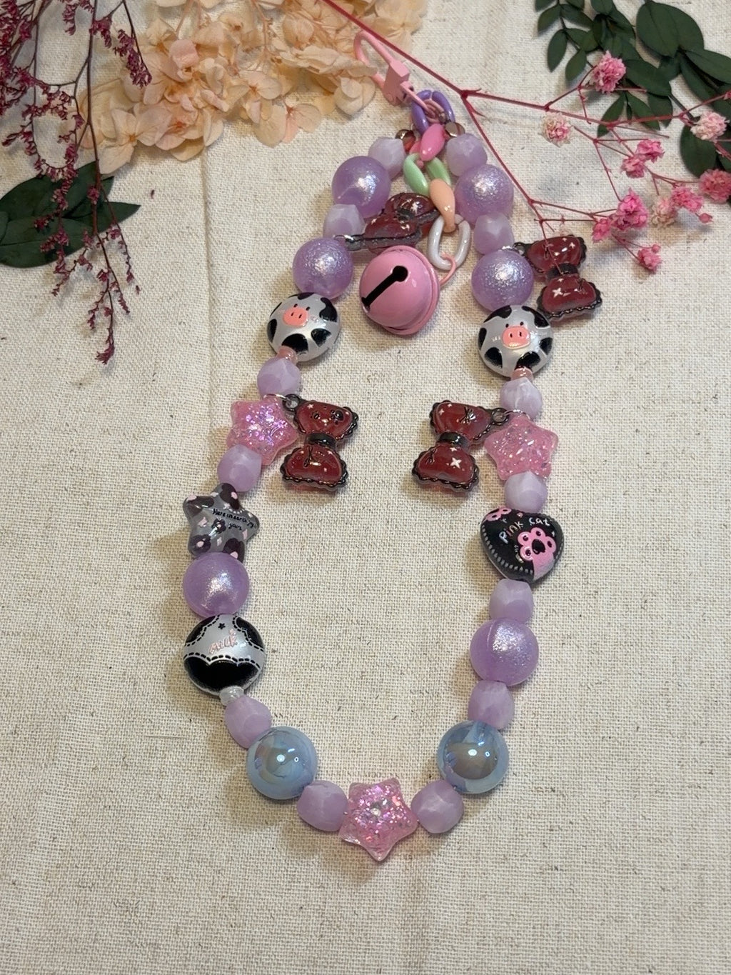 🐮 Bijou de téléphone rose en perles – Pink Cow