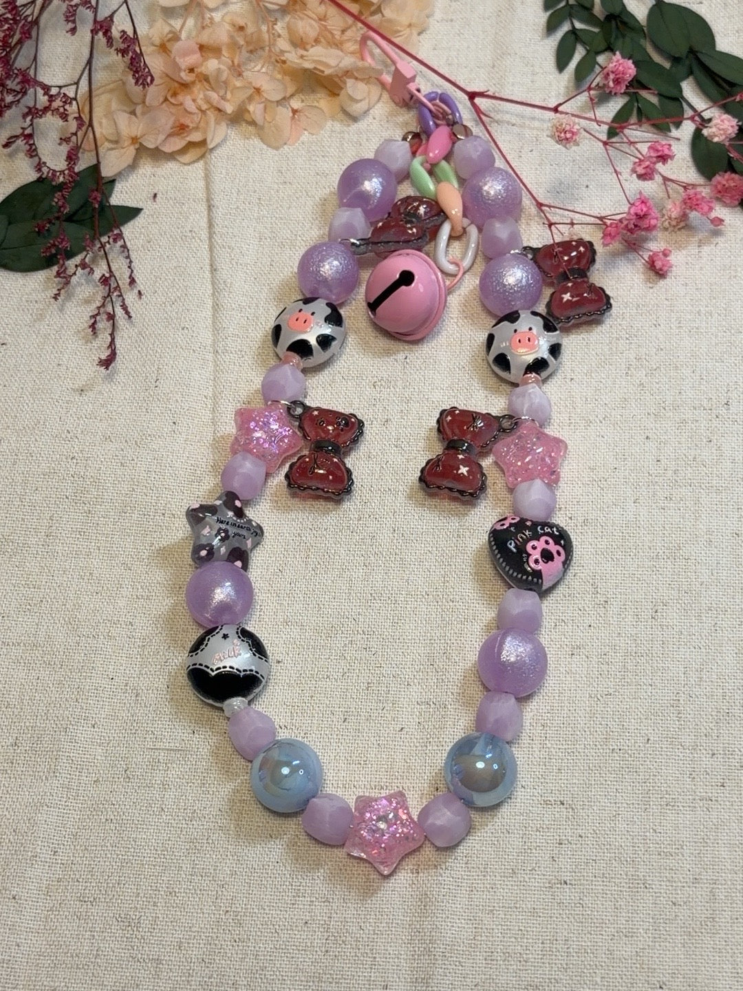🐮 Bijou de téléphone rose en perles – Pink Cow