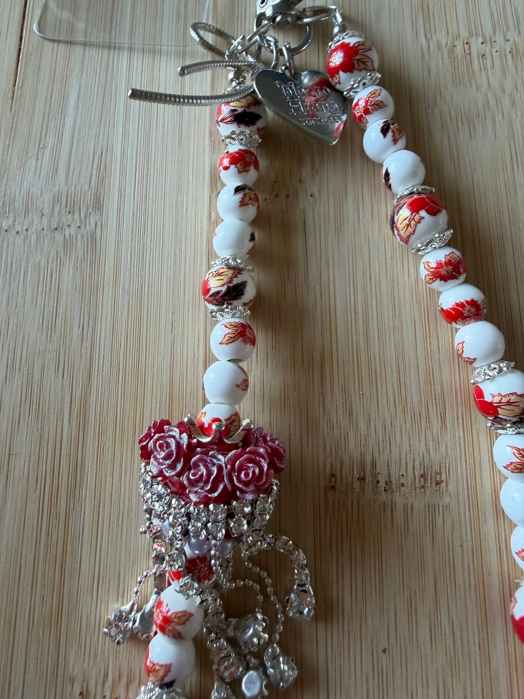 🌹 Bijou de téléphone en perles céramique – Bouquet de roses