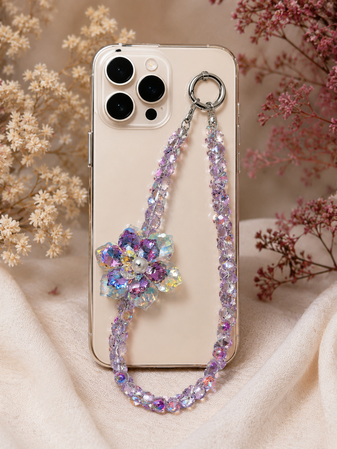 Bijou de téléphone “Éclat Lilas” – Fleur cristal & perles scintillantes