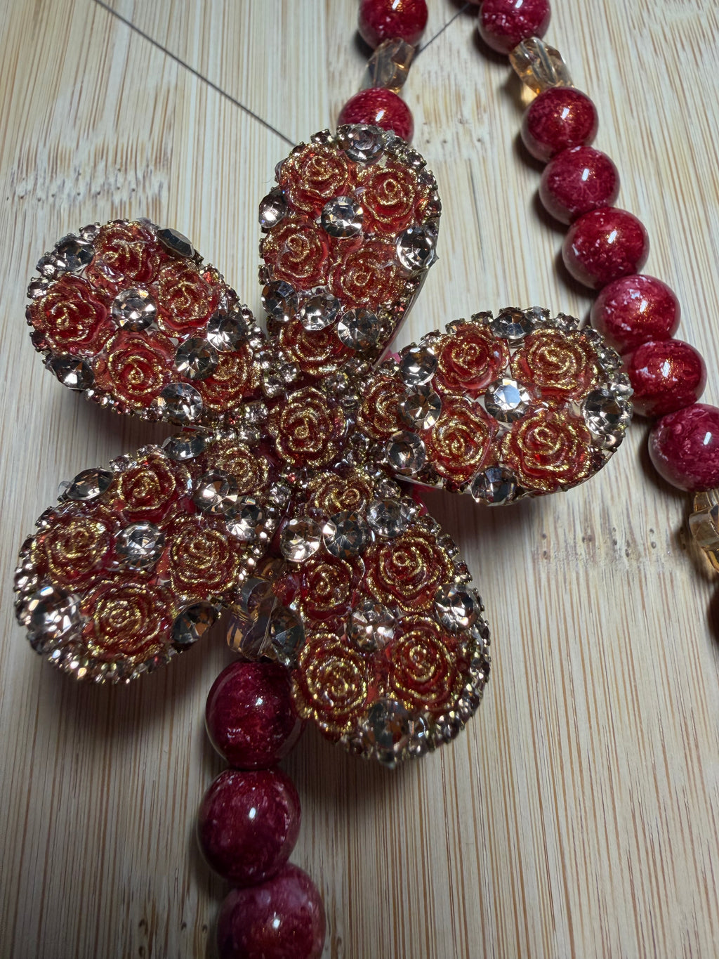 🌹 Bijou de téléphone – Fleur Prestige Rouge
